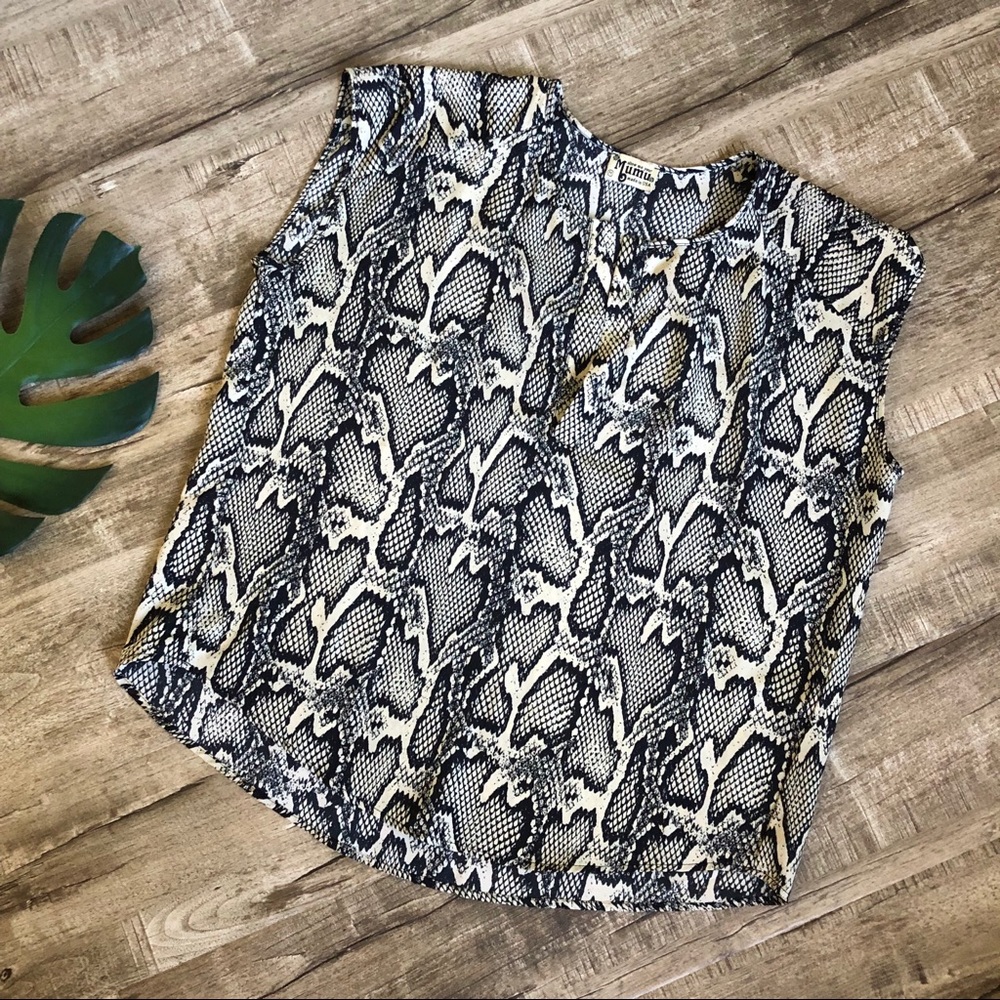 Show Me Your Mumu Python McClure Popover Top Med